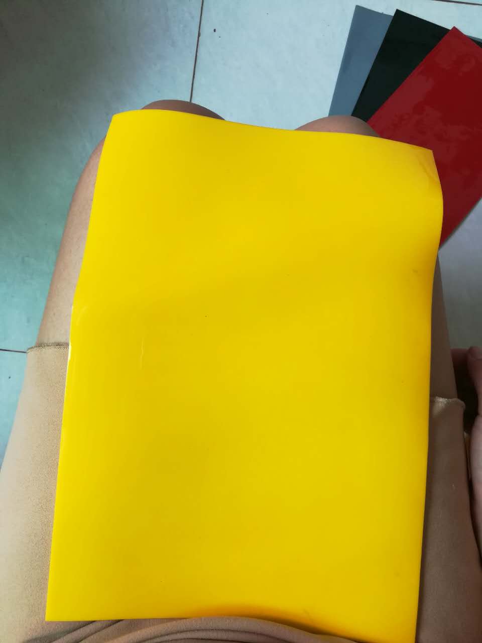 黃色防弧光軟板 紅色防弧光軟板與焊接防護屏有什么區(qū)別